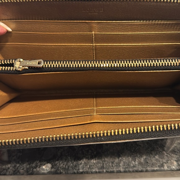 LOEWE WALLET‼️ SILVER AND GORGEOUS‼️ - Picture 2 of 2